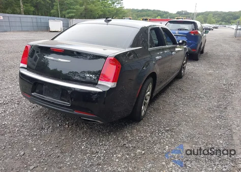 2018 Chrysler 300 300C z USA, uszkodzony, nr VIN 2C3CCAPT3JH201676
